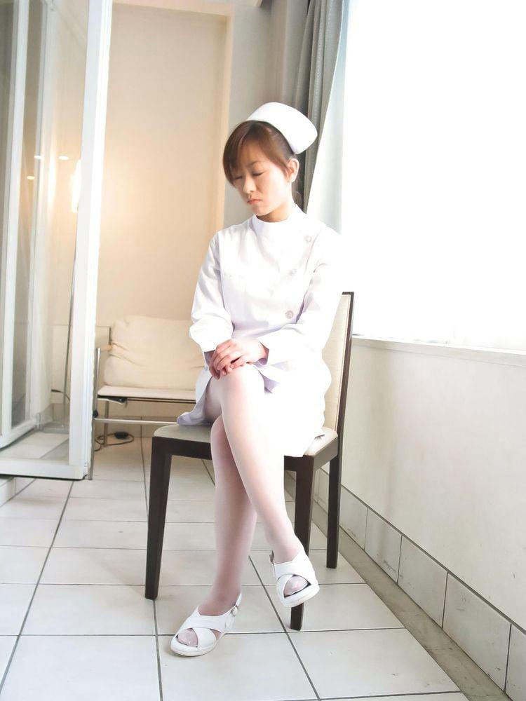 Miina Minamoto strips her uniform, sliding fingers deep inside her soaked Japanese pussy - 2