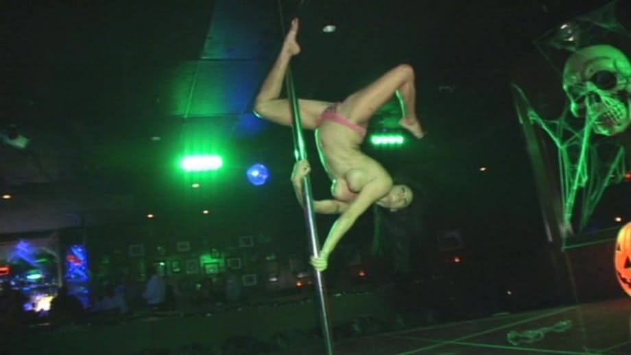 Sultry brunette dancer Shay Lynn strips totally bare during her seductive live performance - 10