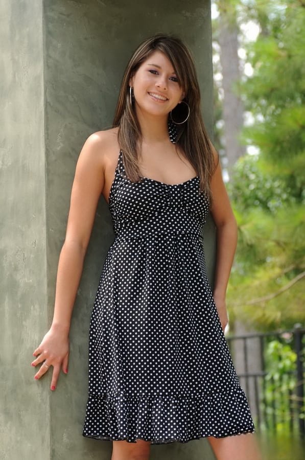 Shyla Jennings undresses in public to flaunt perky breasts and peachy bottom - 1
