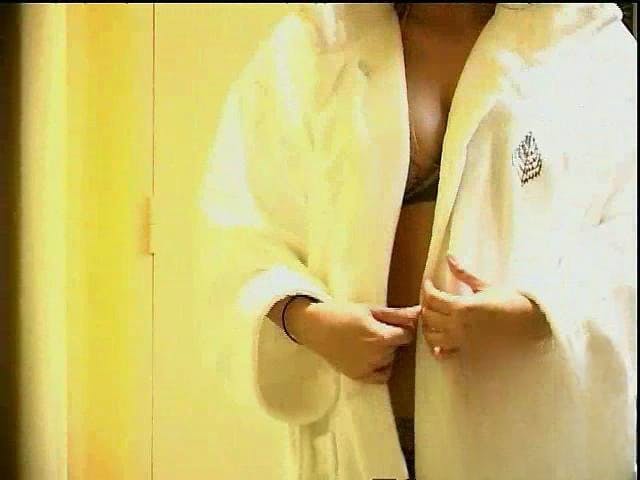 Watch Kim Kardashian seduce her muscular black lover in skimpy lingerie right now - 9