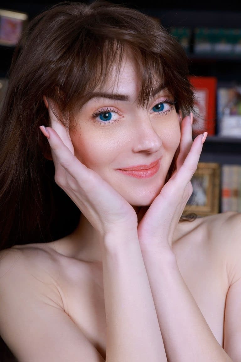 Mira discards her nerdy glasses seductively undressing in forbidden paternal study - 20