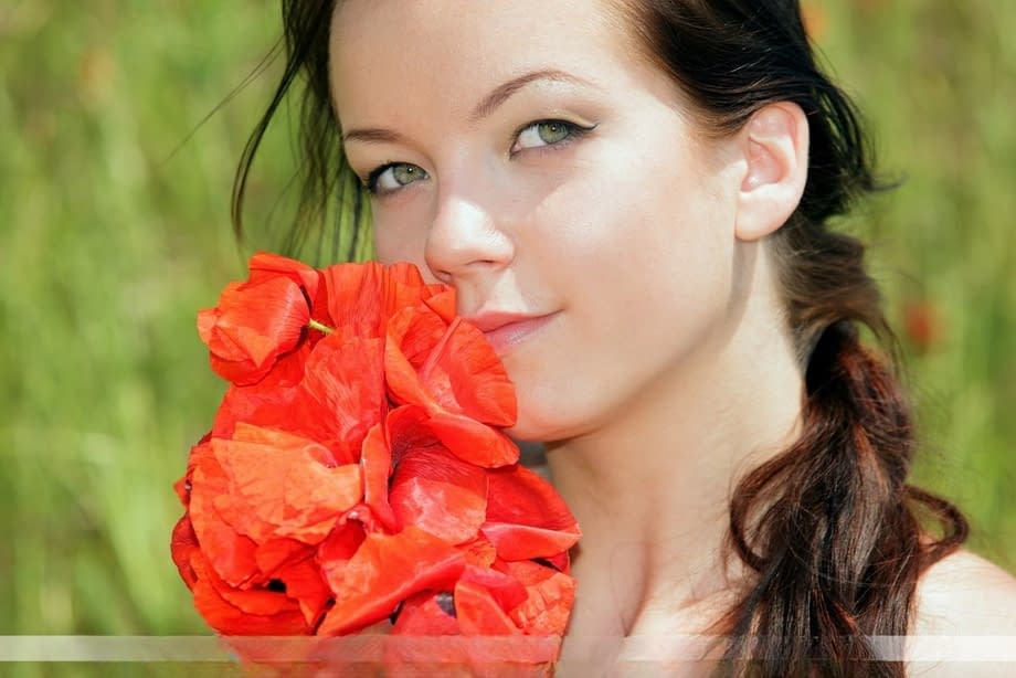 Gorgeous Sofiya flaunts perky tits entirely nude outdoors in endless blooming poppies - 9