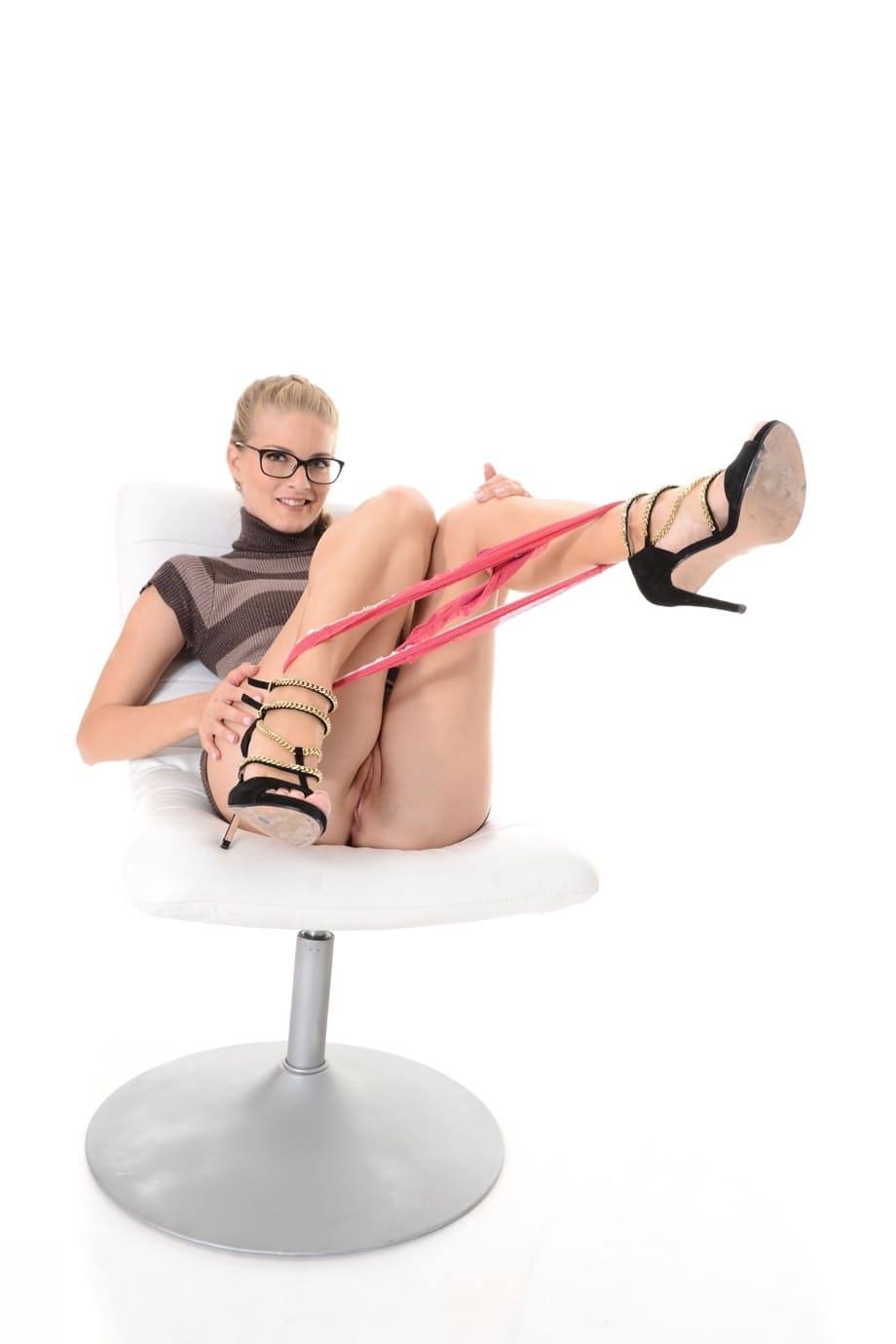 Cayenne Klein's nerdy MILF ass gets exposed completely as she strips naked on camera - 8