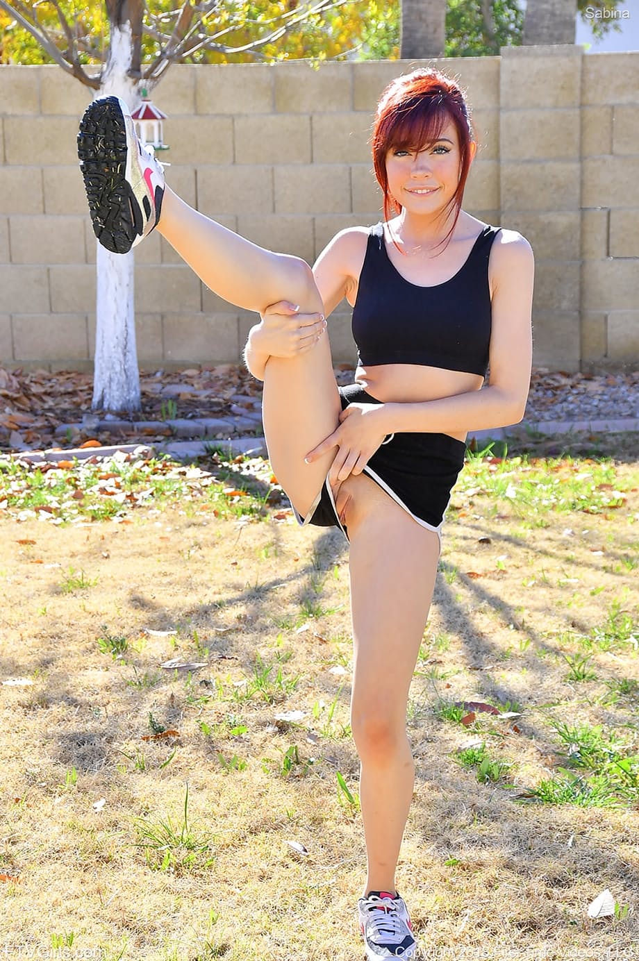 Gorgeous Sabina Rouge strips off her athletic gear before nude yoga practice - 3