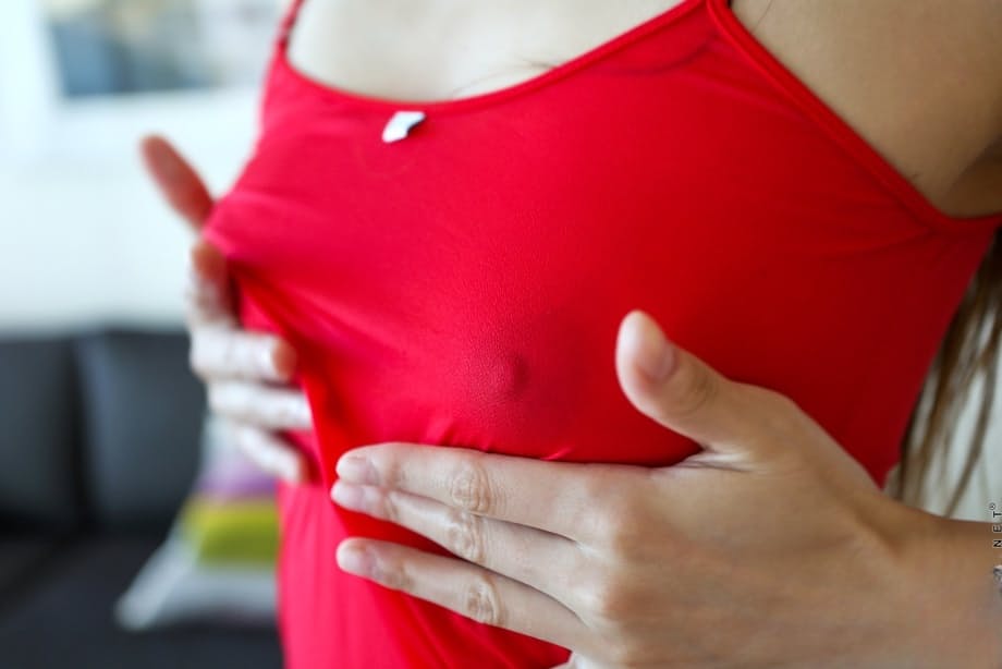 La sensuale Abbie si siede su un dildo a doppia estremità per forti spinte selvagge - 2