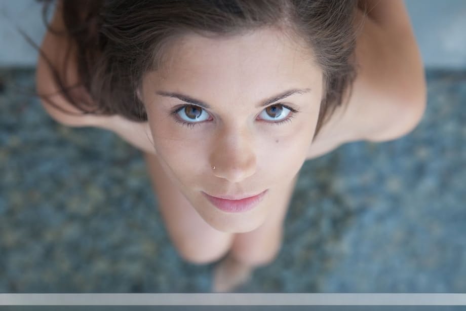 Wild Caprice bare booty dips fully naked for explicit solo teaser shots - 14