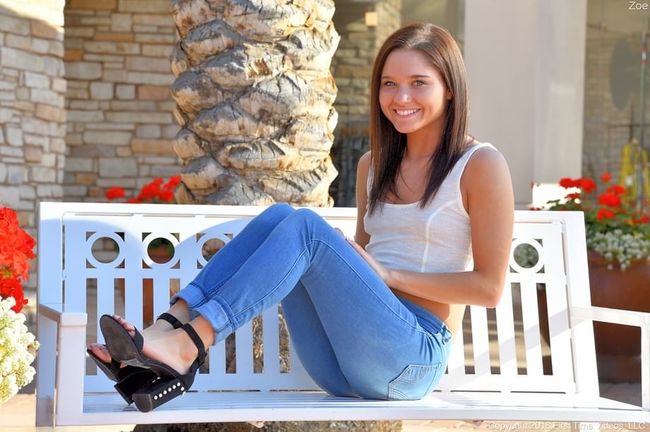 Zoe Bloom shows off her stunning curves peeling down skintight jeans before burying a thick dildo deep inside her hot little asshole in glossy heels - 15
