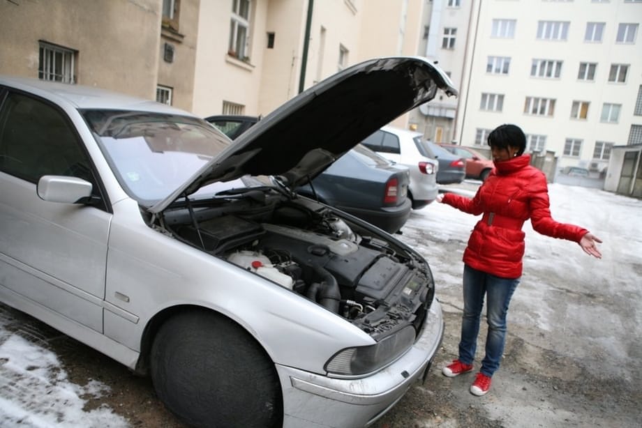 Isabella Chrystin, desiderosa mora, distrutta dall'auto, scopata con forza da un vecchio arrapato - 2