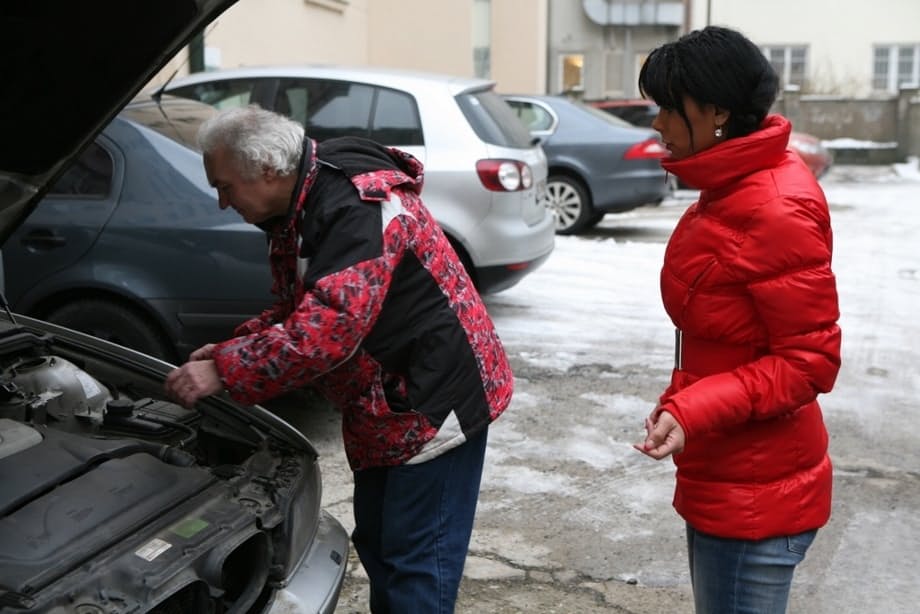 Isabella Chrystin, desiderosa mora, distrutta dall'auto, scopata con forza da un vecchio arrapato - 4