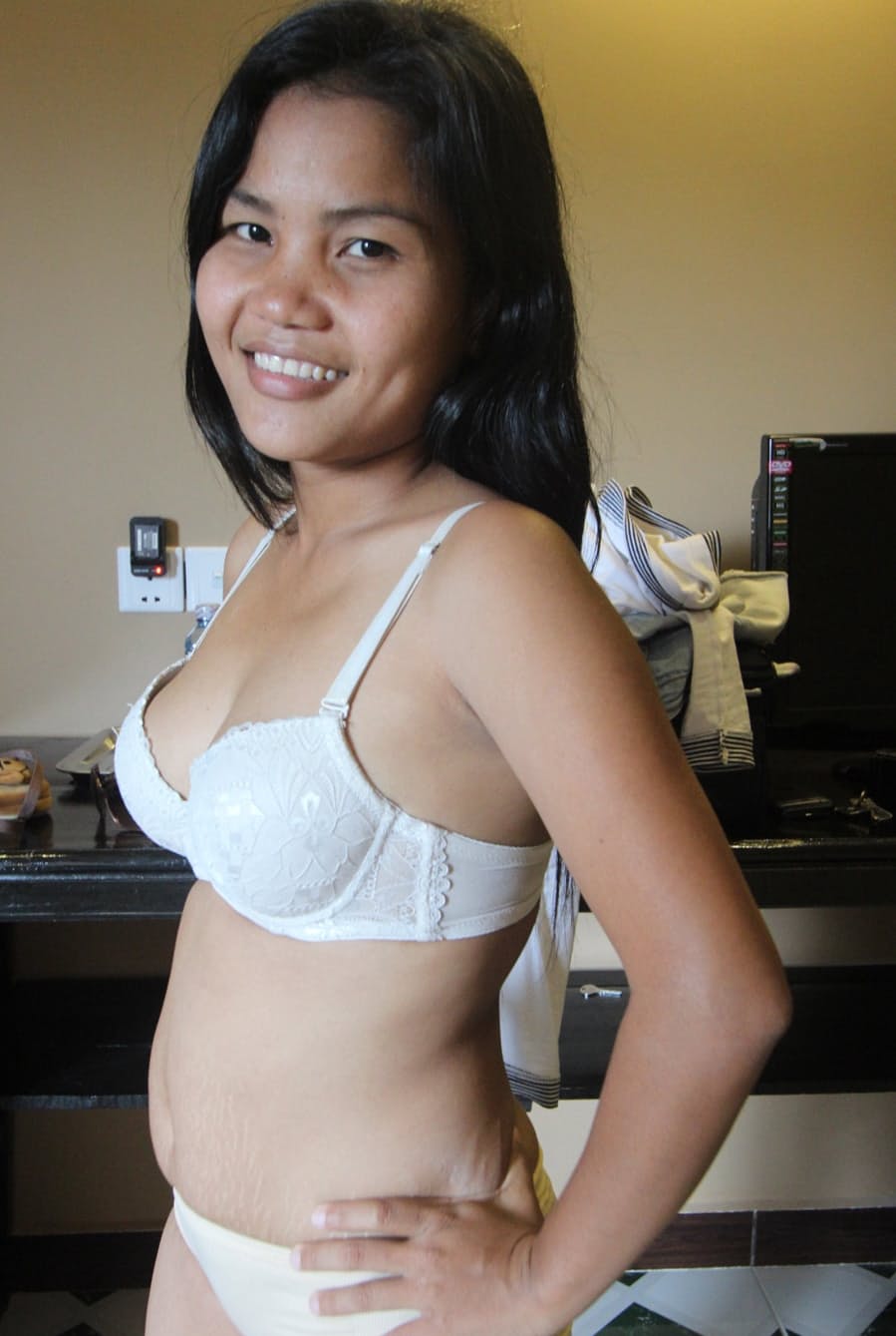 Voluptuous Asian hottie Shanti seductively strips bare before passionate raw fuck - 3