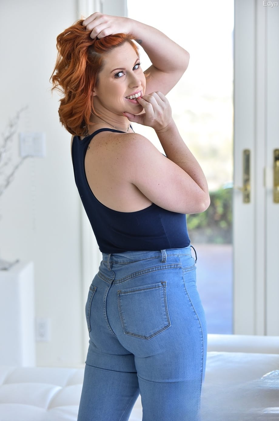 Edyn Blair strips jeans revealing pink pussy and ass - 3