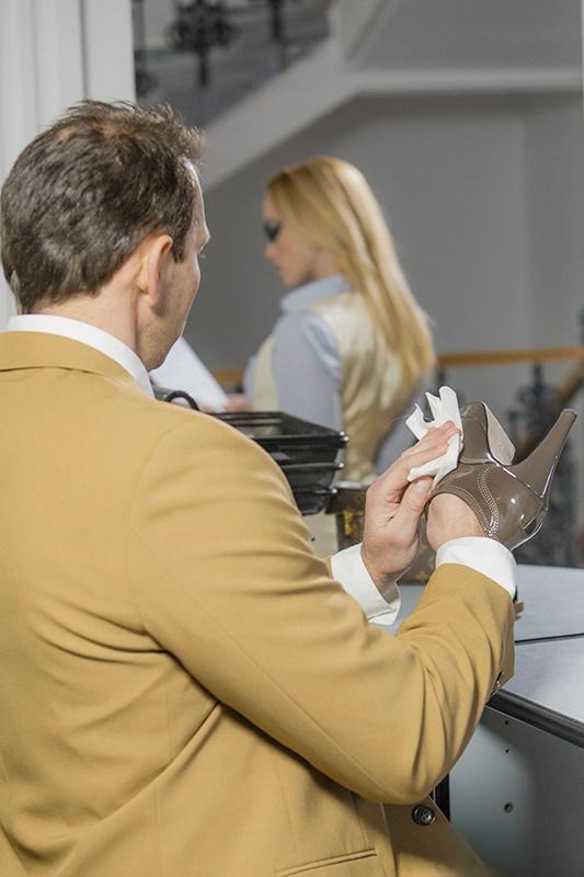 Caty Cambel la sexy blonde pulpeuse secrétaire baise sauvagement dans le bureau - 8