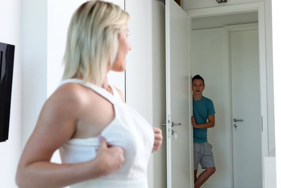 Zazie Skymm\'s Sultry Blonde Encounter with Taboo Stepbrother Desire - 2