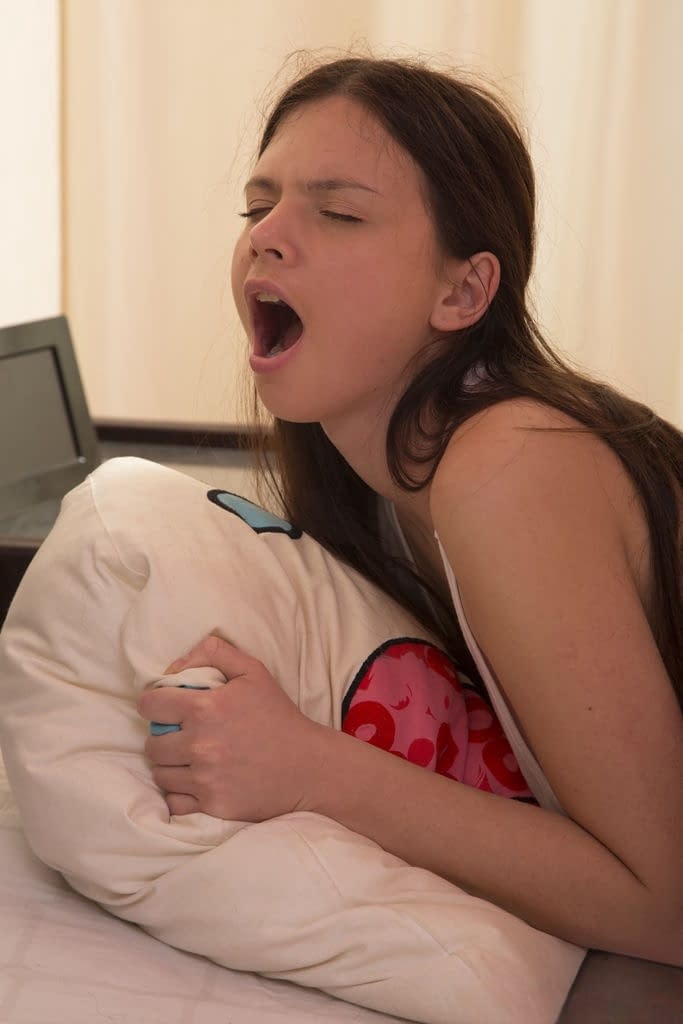 18 year old girl Angelica Palam leaks cum from her asshole after anal sex