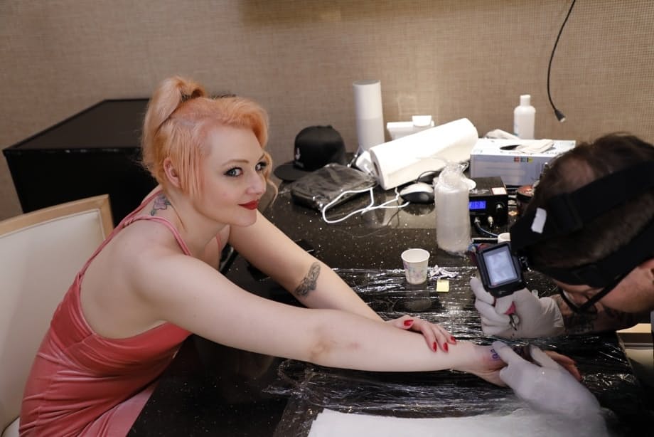 Joshua Gray With Arielle Aquinas Gets Fresh Ink Before Pussy To Mouth Fuck - 3