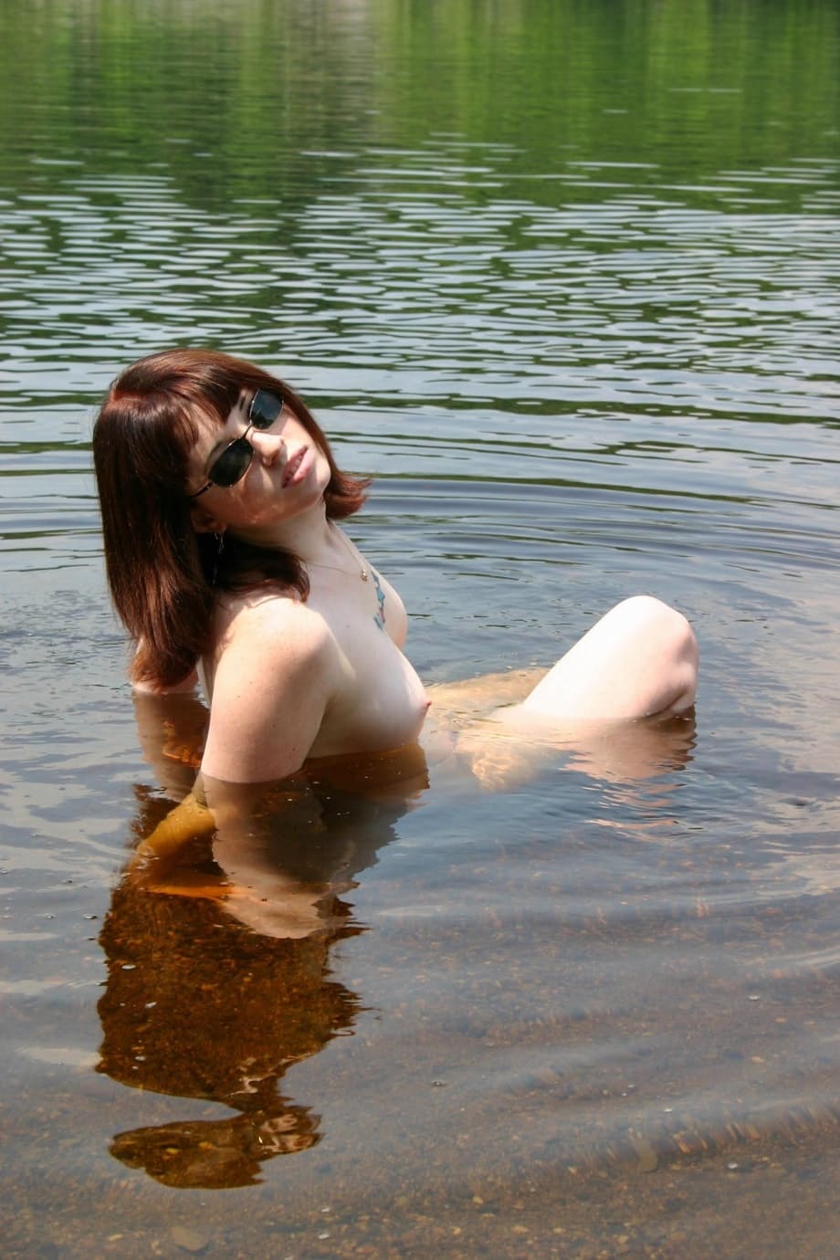 Barbie Beach bares her naked body in crystal clear water - 4