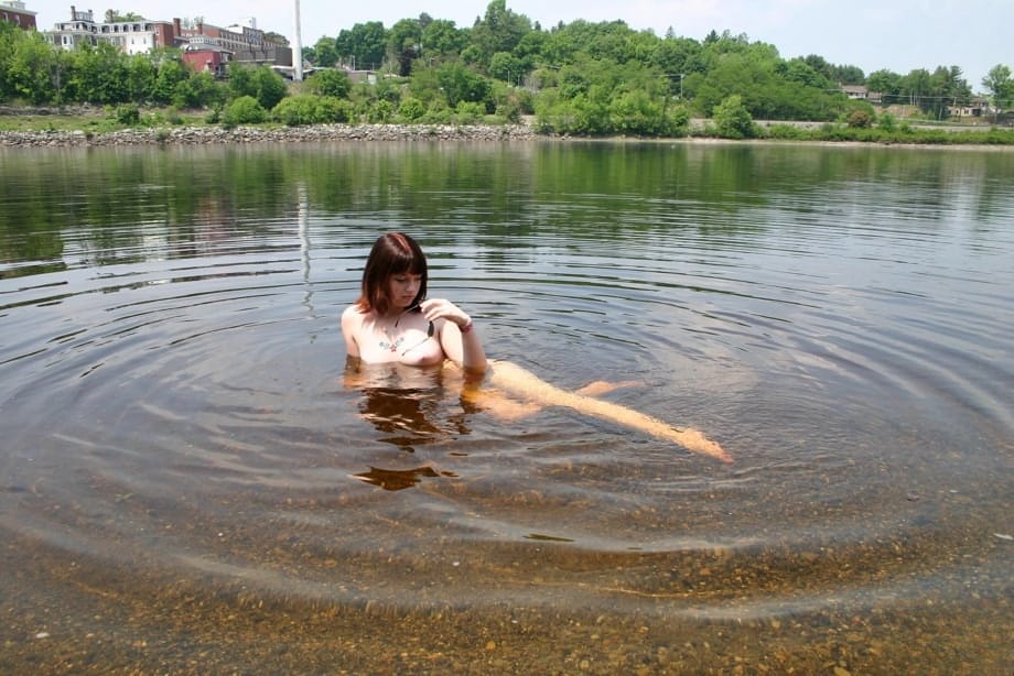 Barbie Beach bares her naked body in crystal clear water - 7