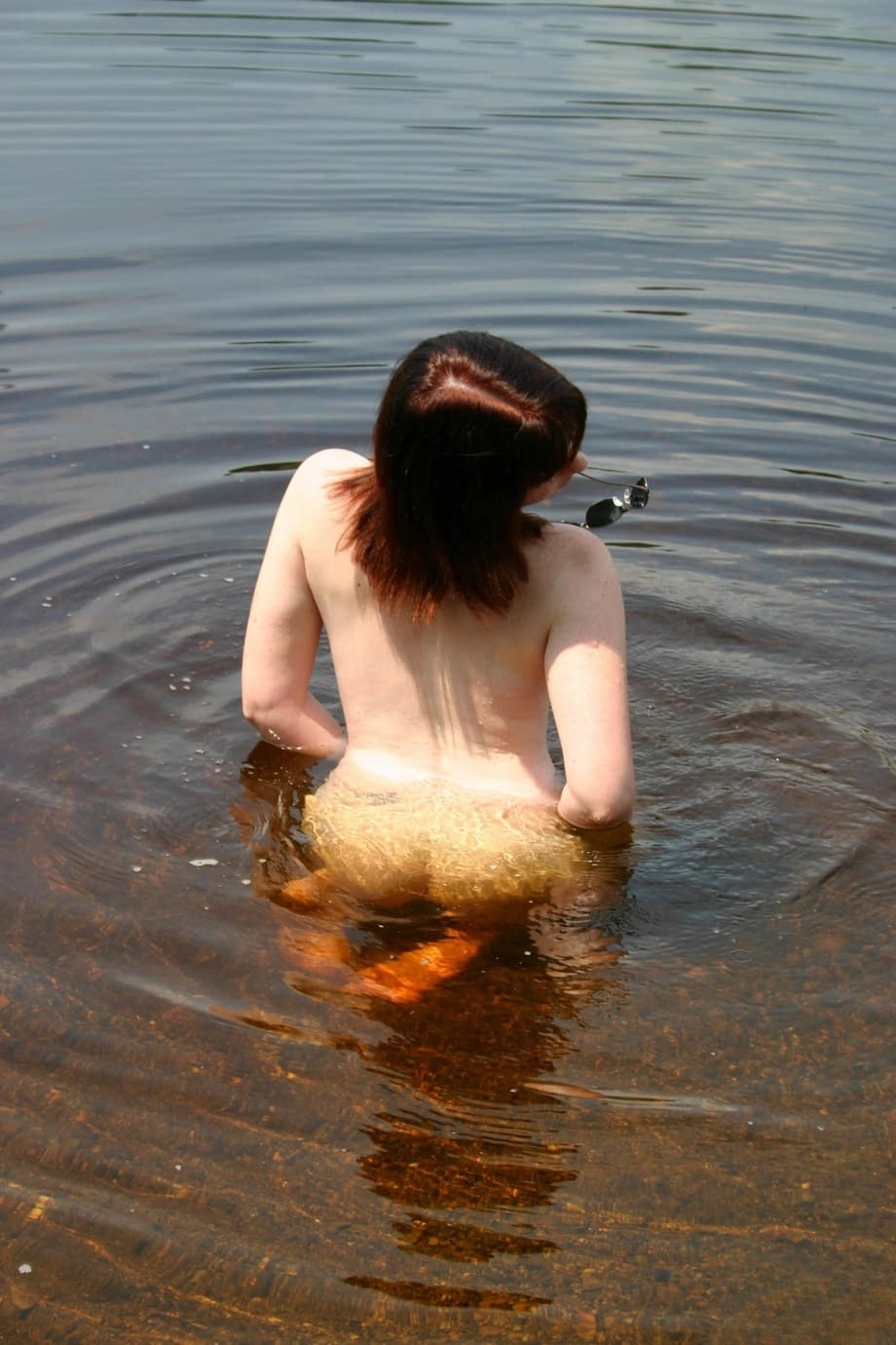 Barbie Beach bares her naked body in crystal clear water - 8