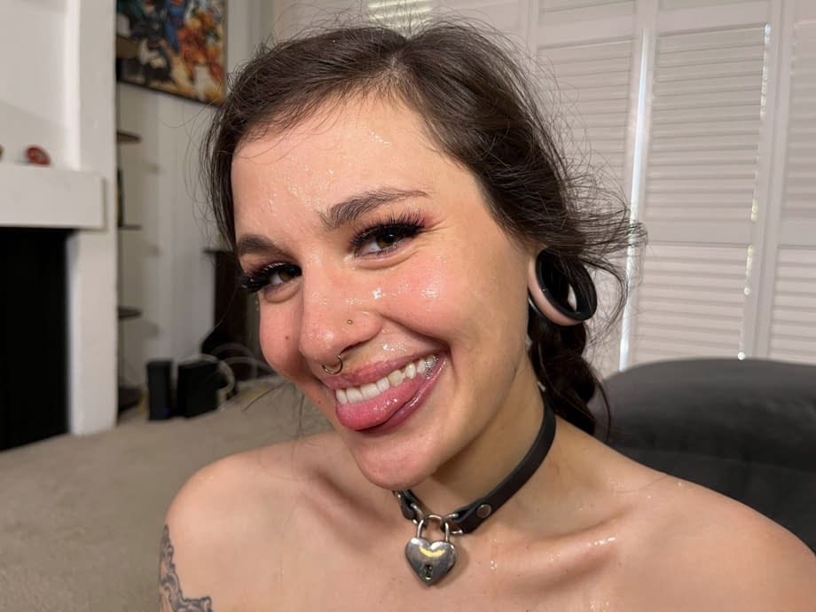 Luna Lovely looks stunning as she sheds her bikini before deeplicking hungry man ass - 19