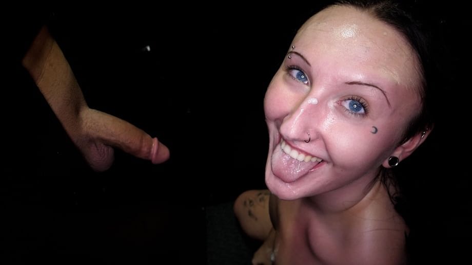 Raven Vice devora con avidez gruesas cargas de semen a través de un gloryhole - 8