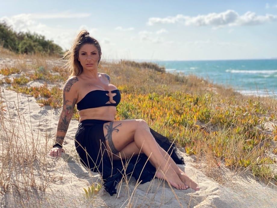 Lily Veroni the busty MILF passionately licks ass then delivers sloppy blowjob beach vibes - 7