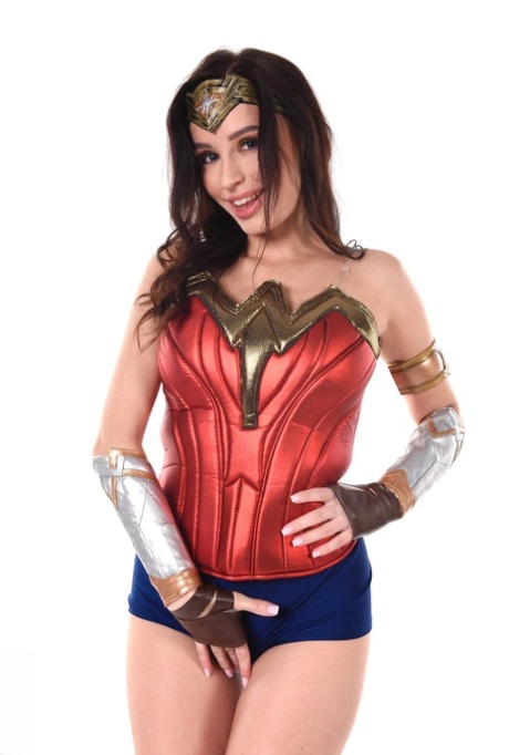 la sensuale milena ray si spoglia dai panni cosplay per ditalinarsi la passera rosa inzuppata - 5
