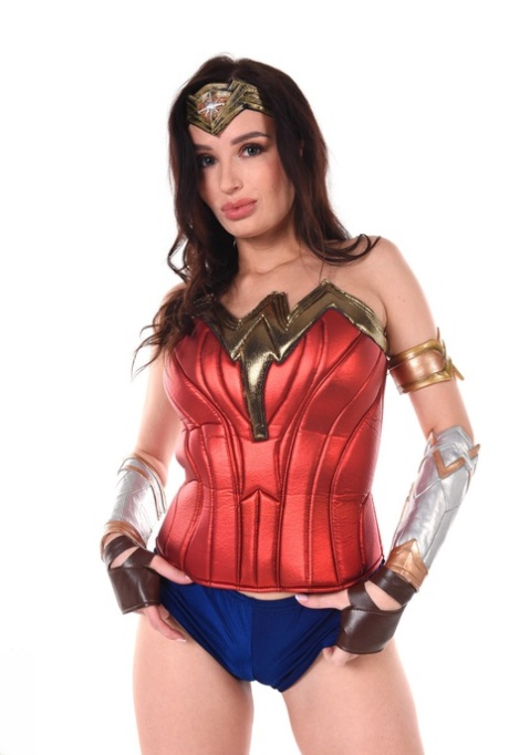 la sensuale milena ray si spoglia dai panni cosplay per ditalinarsi la passera rosa inzuppata - 7
