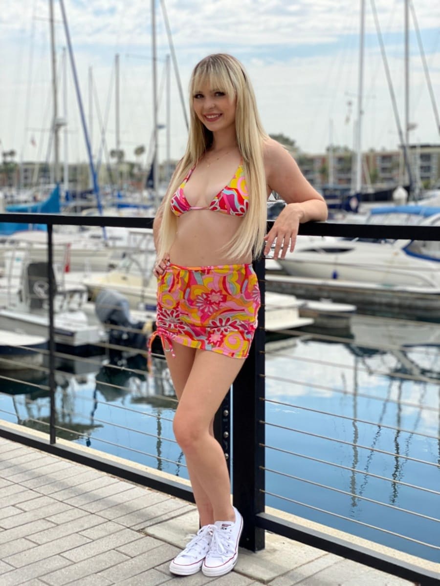 Lilly Bell flaunts blonde bikini curves waterside, spurring raw marina POV creampie climax - 6
