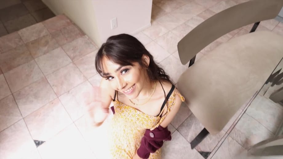 La seductora morena Kitty Valance mostrando sus tetas perfectas antes de una apasionada acción de mamada en POV - 12