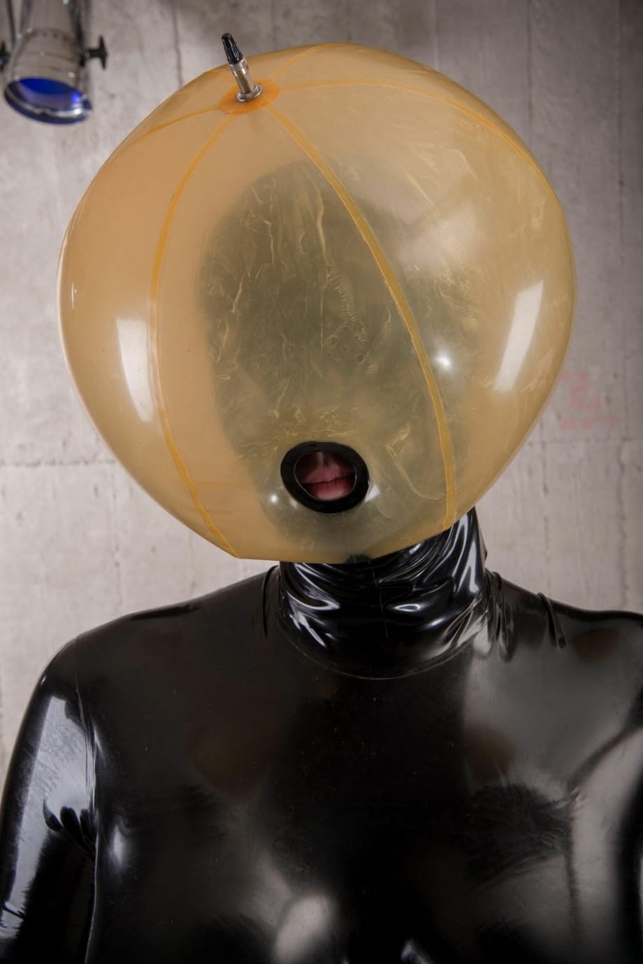 Tex indulges Dutch Dame's latex fetish while she remains tightly restrained - 7