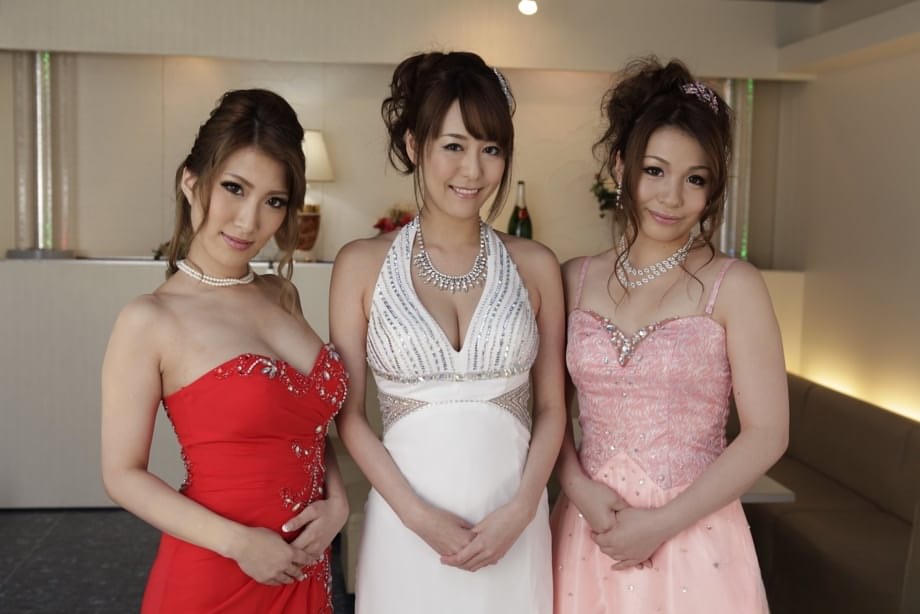 Yume Mitsuki shares naughty lingerie seduction with two elegant naked Japanese models - 5