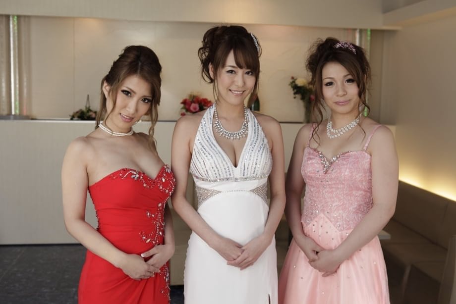 Yume Mitsuki shares naughty lingerie seduction with two elegant naked Japanese models - 6