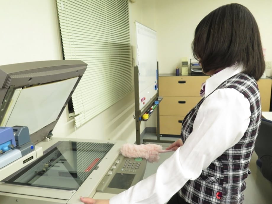 Shizuku Hutaba's massive office breasts fingered and groped by colleagues - 1