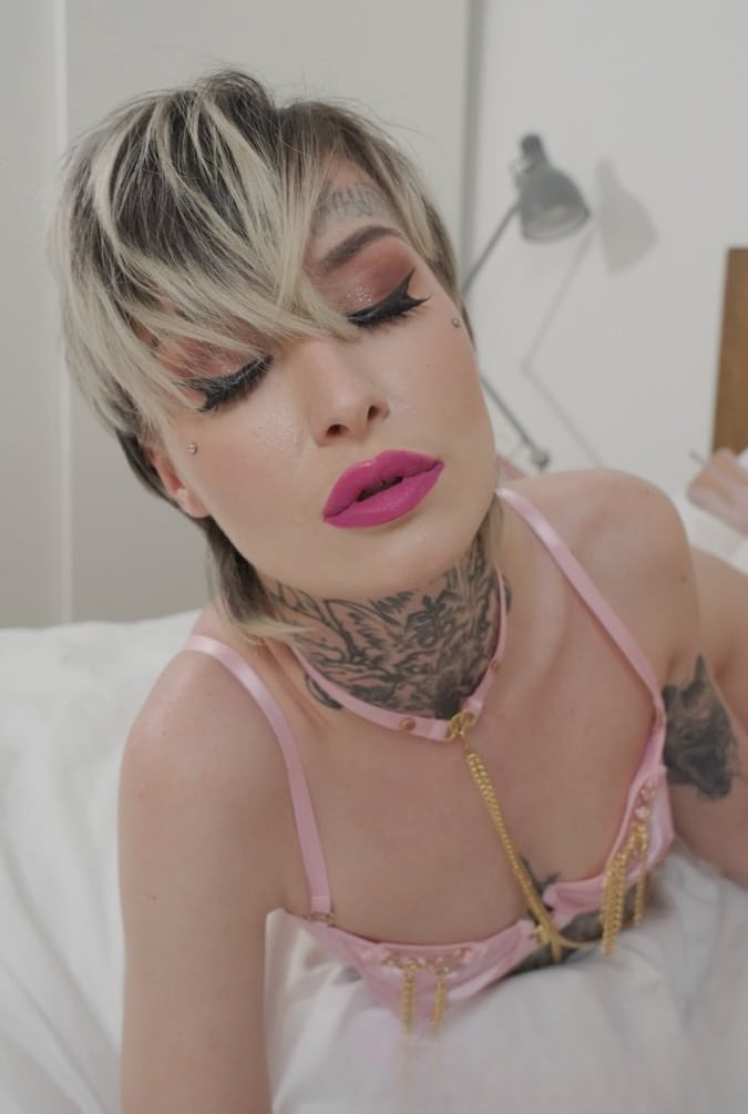 Tabitha Poison teases with seductive bare skin, revealing every curve in an all-nude erotic showcase - 11