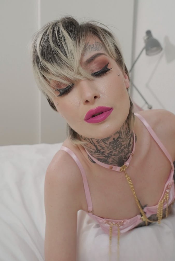 Sexy dirty blonde Tabitha Poison models for a non-nude shoot