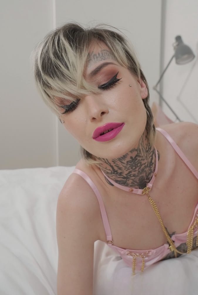Tabitha Poison teases with seductive bare skin, revealing every curve in an all-nude erotic showcase - 13