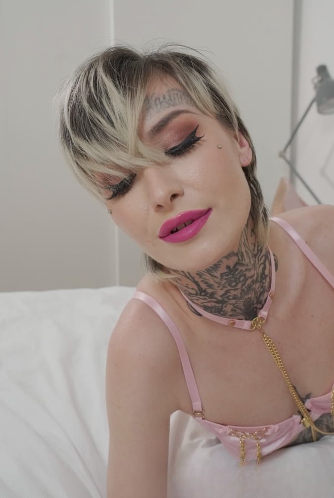 Tabitha Poison teases with seductive bare skin, revealing every curve in an all-nude erotic showcase - 14
