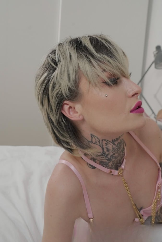 Tabitha Poison teases with seductive bare skin, revealing every curve in an all-nude erotic showcase - 17