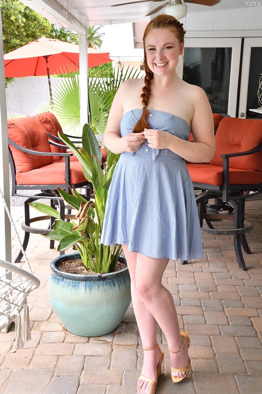 Yaya Gingersnatch fingers her redhaired snatch while rubbing her trimmed bush solo - 2