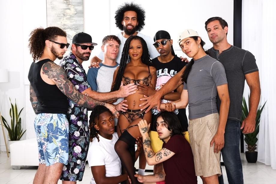 Donatello Devine ravishes nylon-clad beauty in sizzling lingerie gangbang debut - 5