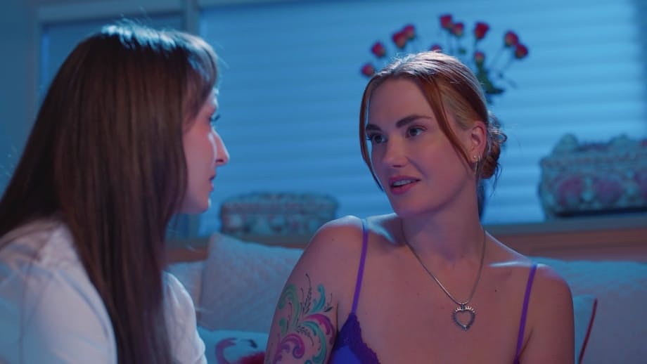 Siri Dahl explores Lexi Luna's body as they grind their luscious tits together - 4