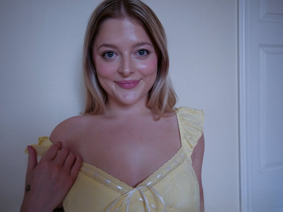 Jill Taylor rides thick cock hardcore in raw blonde POV bedroom fuck fest - 1