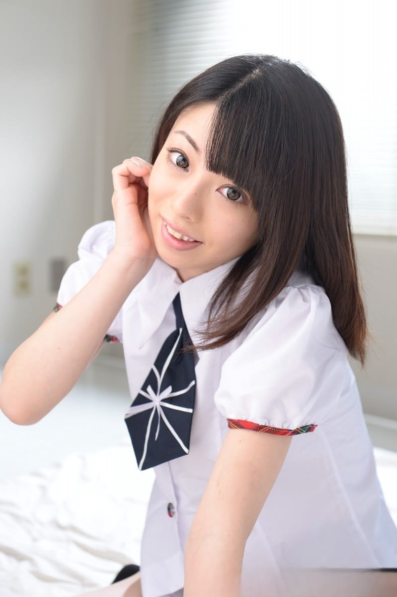 Amina Kiuchi strips and flaunts her creamy Japanese body nude in bed - 13