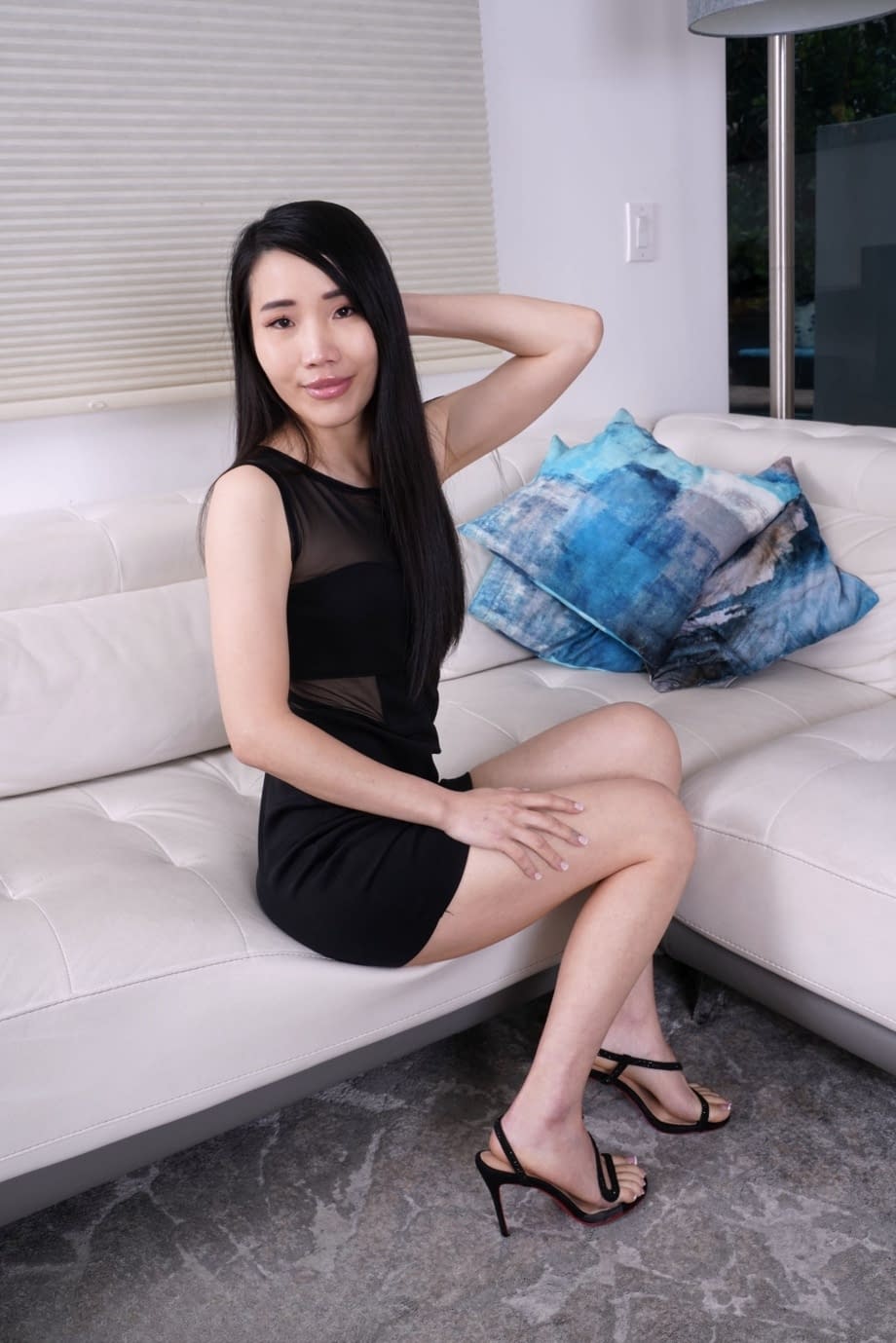 La sensuale Kiki King rivela per la prima volta il suo corpo asiatico nudo agli spettatori - 2
