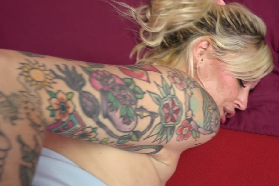 Kitt Jones legs spread teasingly over huge cock while her sheer pantyhose stretch around her tattooed curves - 15