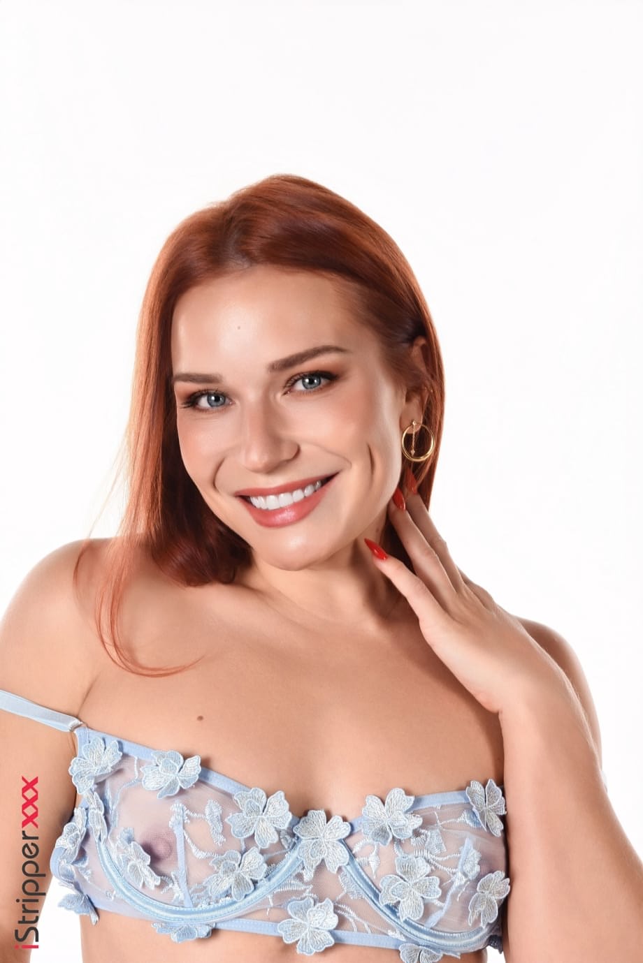 Clemence Audiard strips her lingerie and pleasures herself with a massive toy - 4