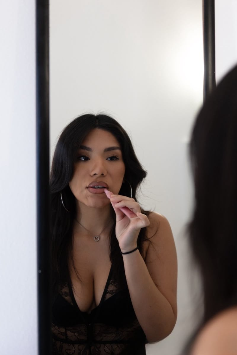 Lia Fox sucks and rides a massive cock in immersive VR - 1