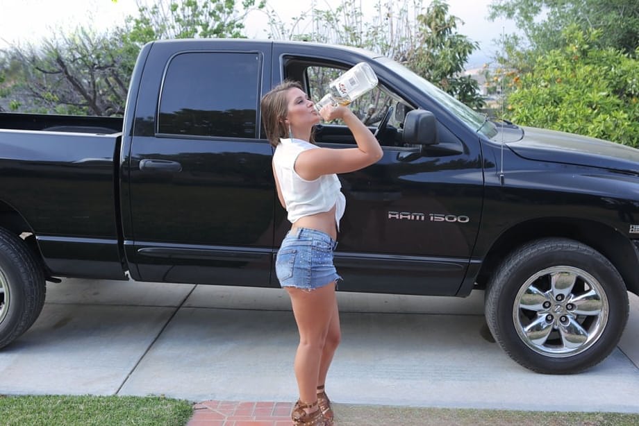 Abby Cross moans through a filthy country fuck with her rich friend - 2