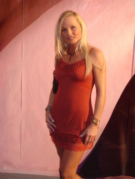 Seductive milf silvia saint strips slowly from tight jeans and boots - 1