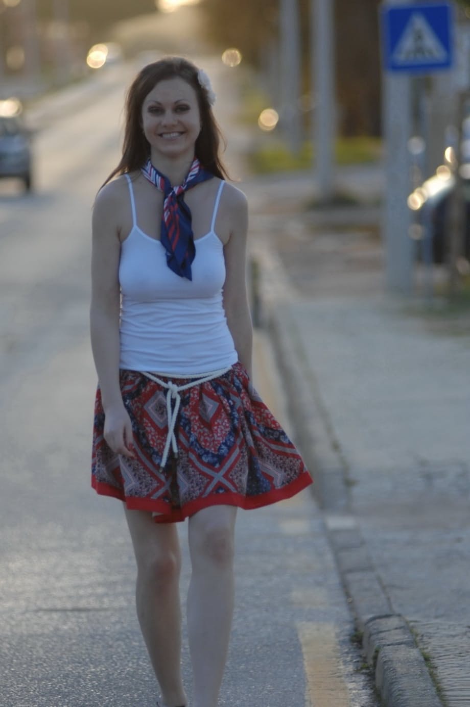 Jayme Langford met en valeur ses courbes voluptueuses dans des mises en scène sensuelles en intérieur et en extérieur. - 6